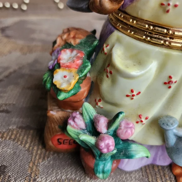 Vintage CWC Bunny Spring Hinged Trinket Box, Gardening Rabbit w Baby, Flowers - Picture 8 of 12